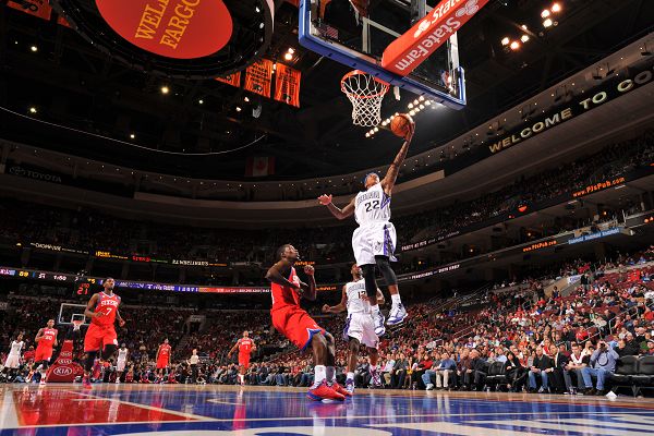 又一次受伤倒下！超级巨星交易亏大了