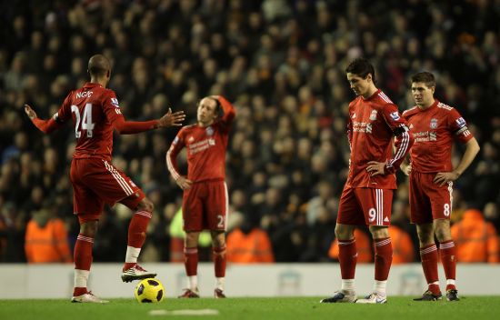 跟队：麦迪逊赛后拄拐穿过混合采访区，神情十分沮丧