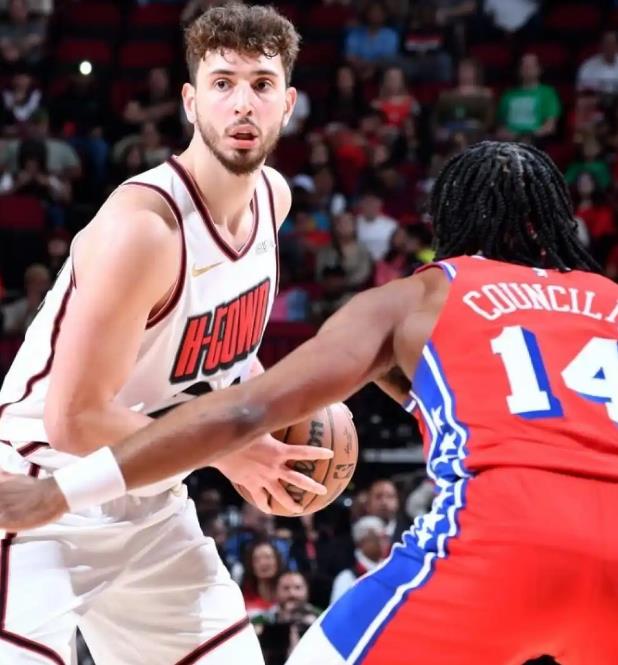 周琦的站位 周琦的站位