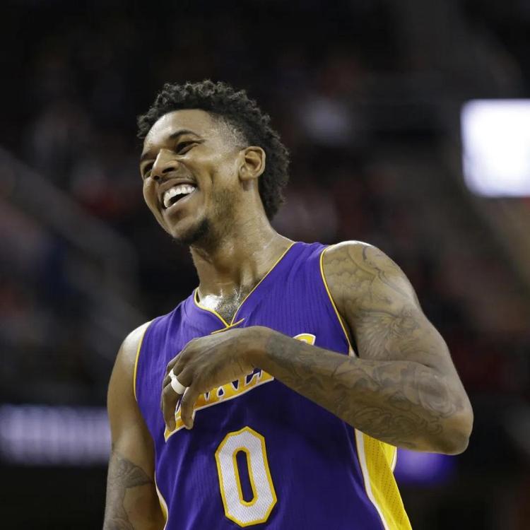 麻将什么时候不该拼（打麻将何时不宜强拼）