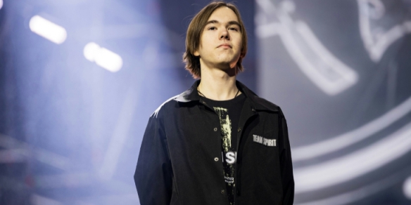 尤其借助内 尤其借助内