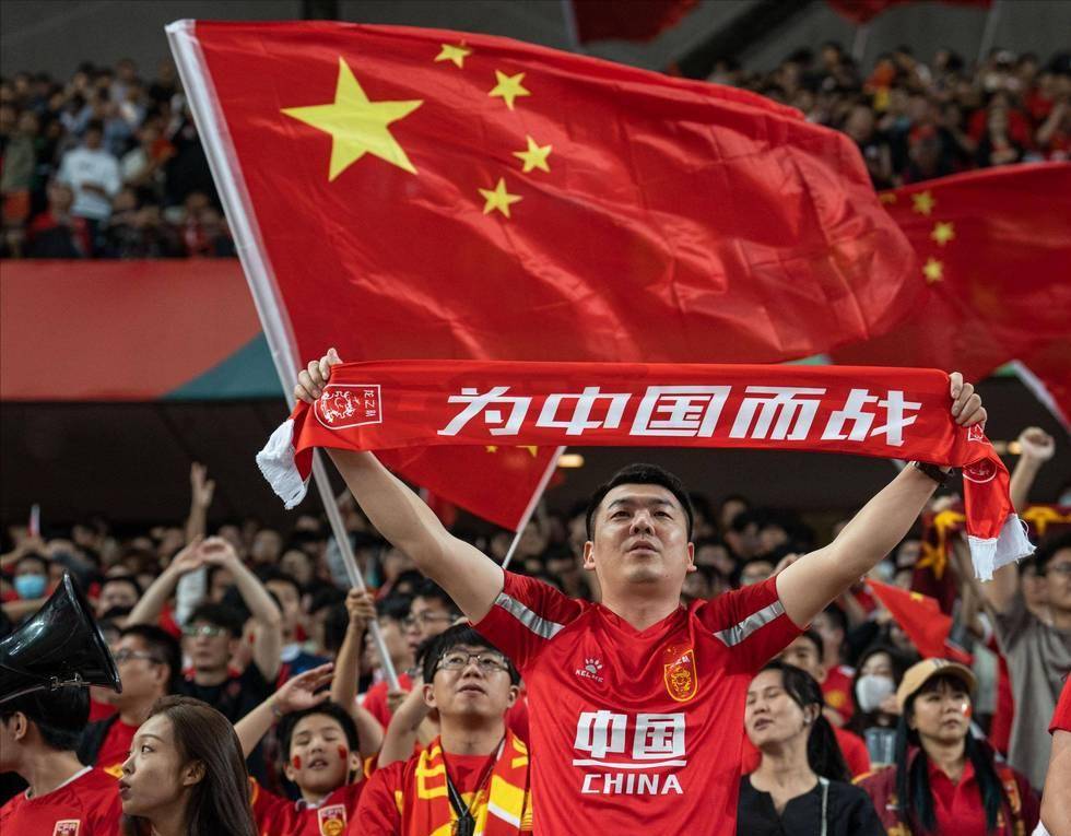 Bilibili Gaming 战胜 Invictus Gaming 在 LPL Split 2 2025